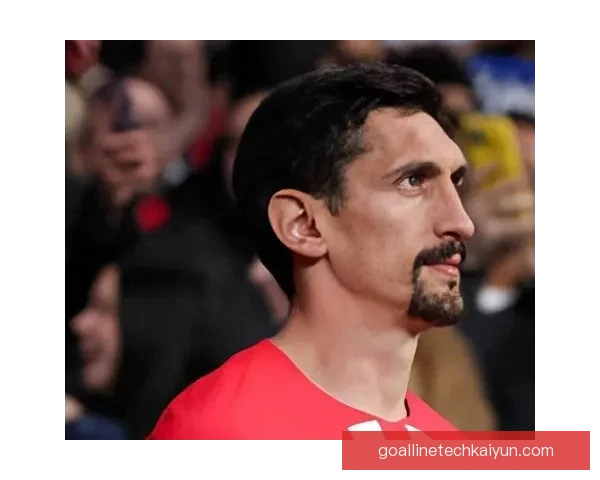 萨维奇的精彩表现助力球队取得关键胜利，状态回暖值得关注