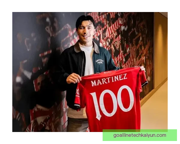 利桑德罗在阿贾克斯表现稳健，转会曼联迎来新挑战